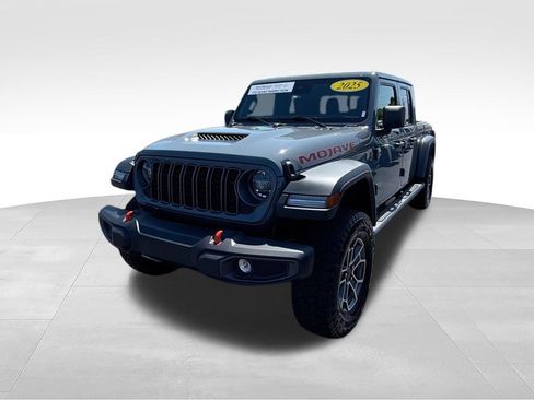 Used 2025 Jeep Gladiator Mojave w/ Convenience Group AWD/4WD image 4