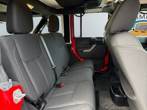 Used 2015 Jeep Wrangler Unlimited Willys image 19