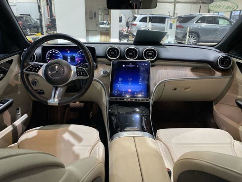 Used 2023 Mercedes-Benz C 300 4MATIC Sedan image 2