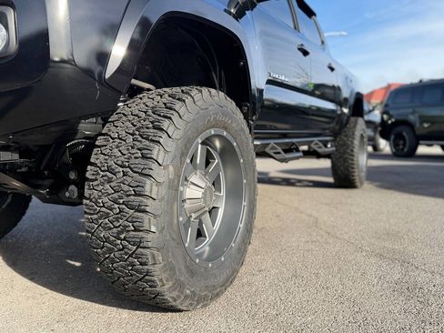 Used 2021 Toyota Tacoma TRD Sport w/ Technology Package AWD/4WD image 92