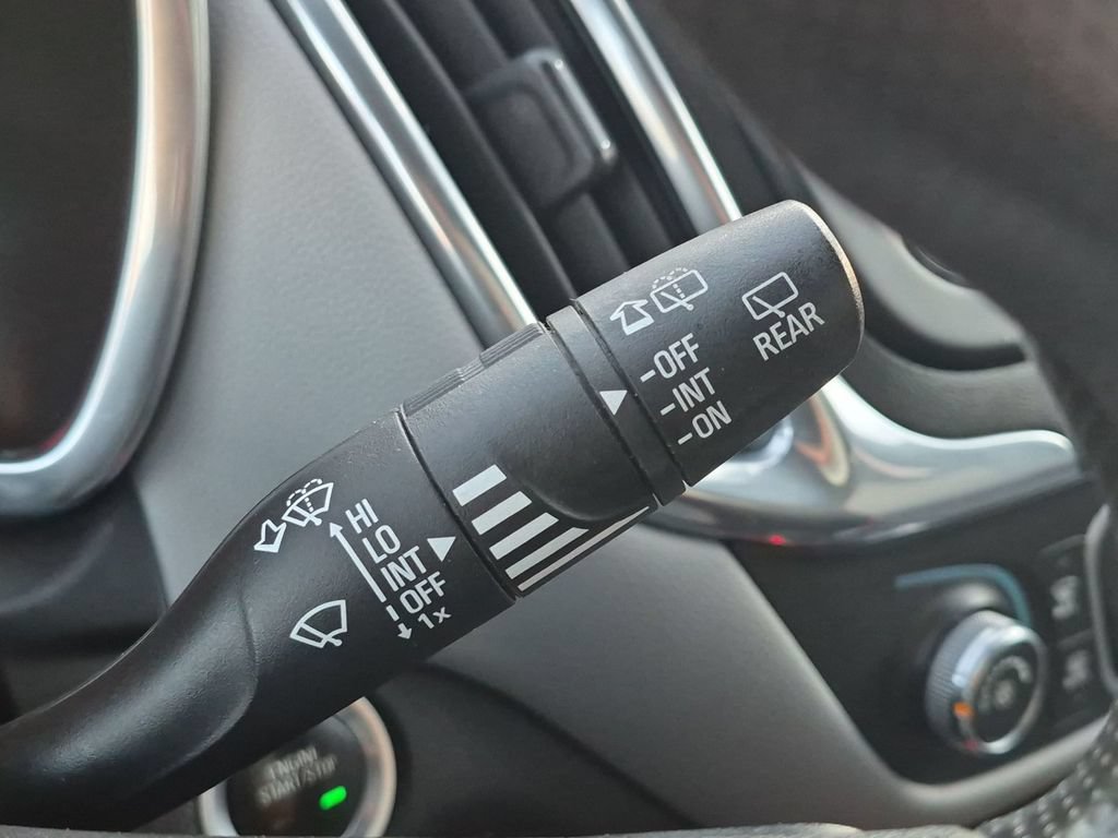 Used 2020 Chevrolet Equinox LS w/ LS Convenience Package FWD image 17