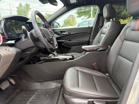 Used 2025 Chevrolet Trax RS w/ Sunroof Package FWD image 10