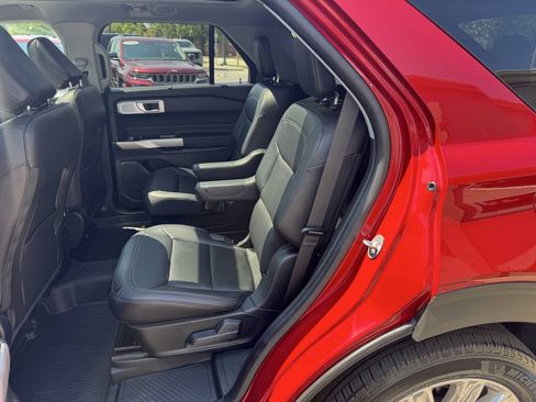 Used 2024 Ford Explorer Limited w/ Limited Technology Package AWD/4WD image 9