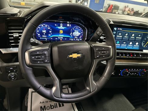Used 2023 Chevrolet Silverado 1500 LT AWD/4WD image 18