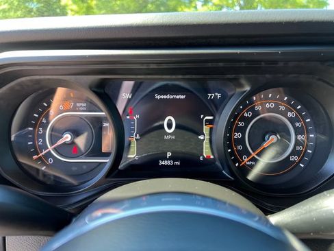 Used 2025 Jeep Wrangler Unlimited Sahara AWD/4WD image 21