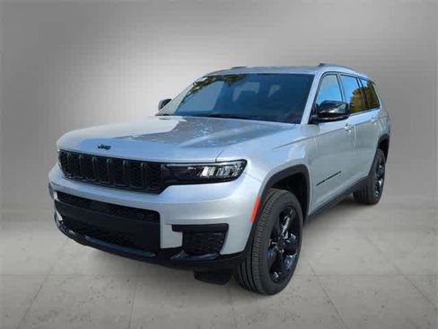 New 2025 Jeep Grand Cherokee L Altitude image 4
