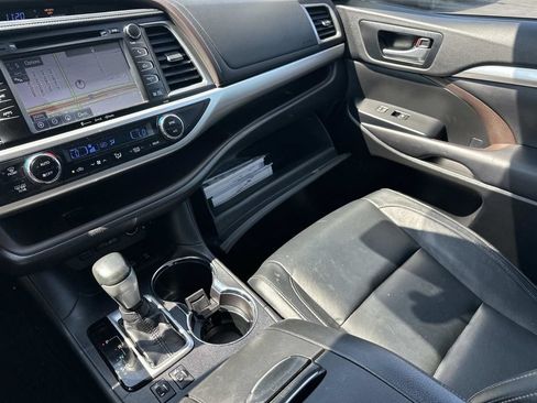 Used 2018 Toyota Highlander XLE w/ Protection Package #3 AWD/4WD image 35