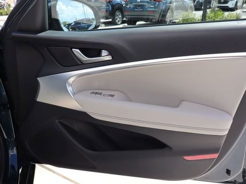 Used 2023 Genesis G70 2.0T image 28