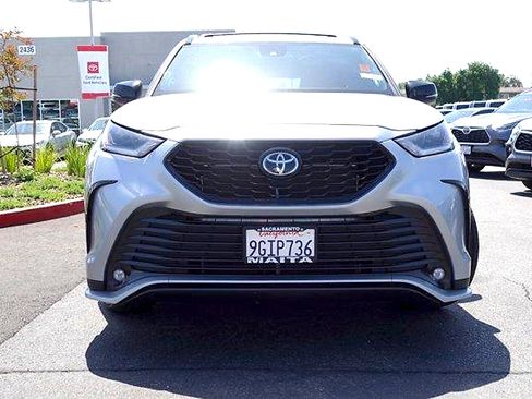 Used 2023 Toyota Highlander XSE AWD/4WD image 3