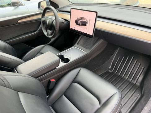 Used 2023 Tesla Model Y AWD image 20