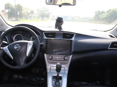 Used 2013 Nissan Sentra SR FWD image 10