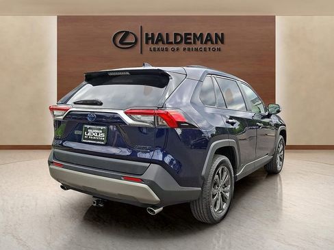 Used 2022 Toyota RAV4 Limited AWD/4WD image 6