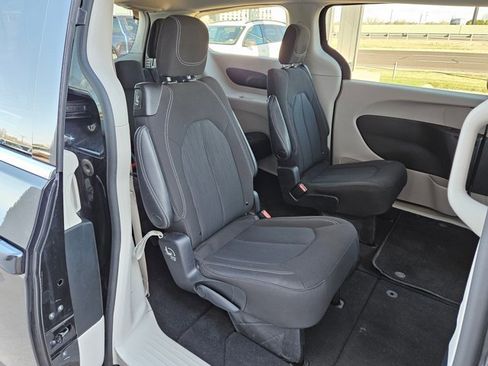 Used 2023 Chrysler Voyager LX image 20