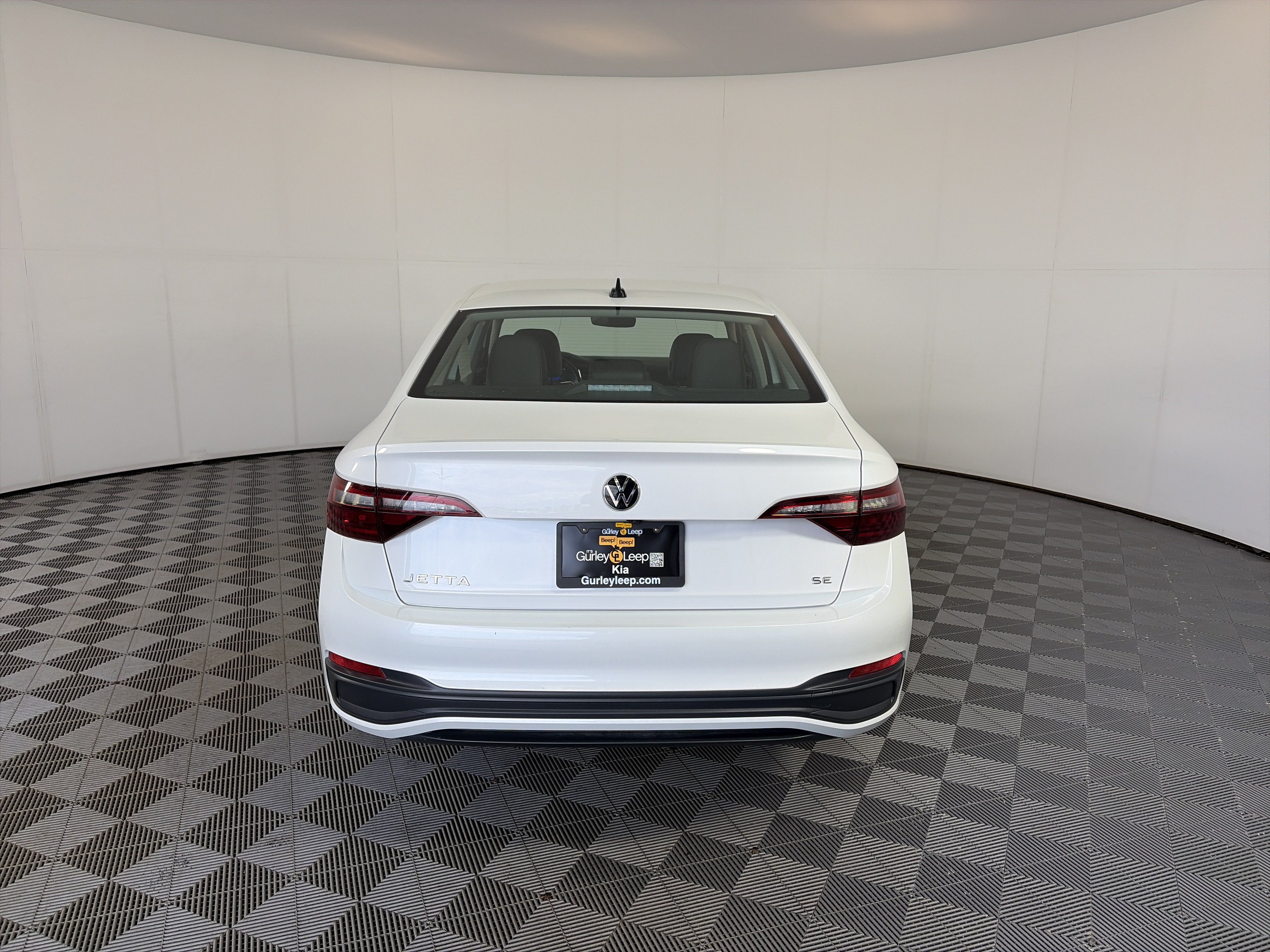Used 2023 Volkswagen Jetta SE FWD image 9