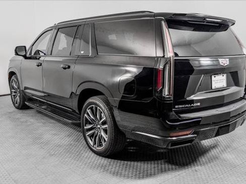 Used 2022 Cadillac Escalade ESV Sport Platinum AWD/4WD image 6