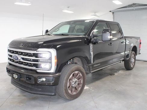 Used 2025 Ford F350 King Ranch w/ FX4 Off-Road Package image 4