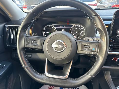 Used 2024 Nissan Pathfinder SV image 19