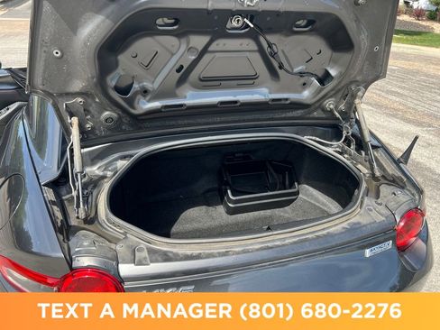 Used 2018 MAZDA MX-5 Miata RF Club RWD image 11