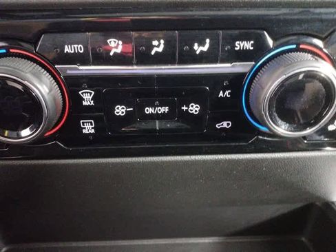 Used 2024 Chevrolet Silverado 1500 High Country w/ High Country Premium Package image 47