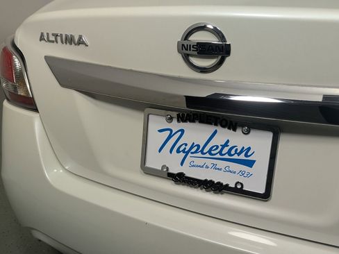 Used 2015 Nissan Altima 2.5 SL w/ Moonroof Package FWD image 9