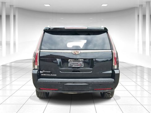Used 2018 Cadillac Escalade Premium Luxury w/ LPO, Radiant Package AWD/4WD image 4