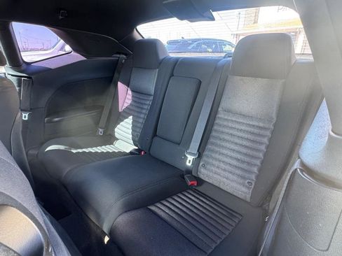 Used 2014 Dodge Challenger SXT image 11