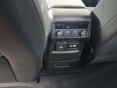 Used 2023 GMC Acadia SLE w/ Driver Convenience Package FWD image 8