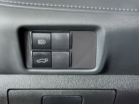 Used 2022 Toyota Highlander XLE image 11