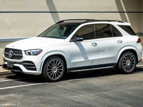 Used 2021 Mercedes-Benz GLE 350 4MATIC w/ AMG Line Exterior image 3