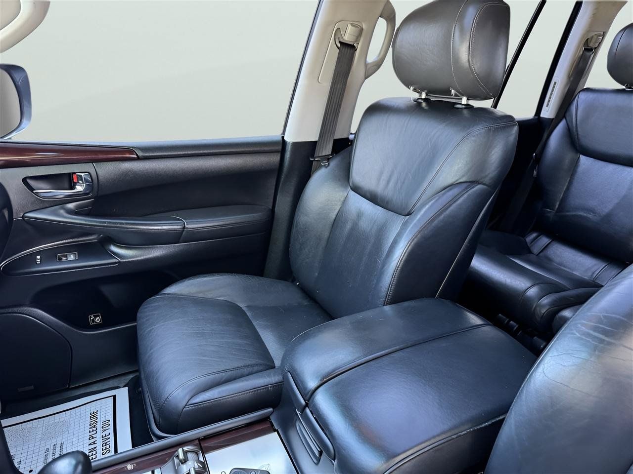 Used 2011 Lexus LX 570 4WD w/ Luxury Pkg image 13
