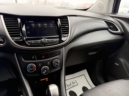 Used 2018 Chevrolet Trax LT w/ Sun & Sound Package image 30