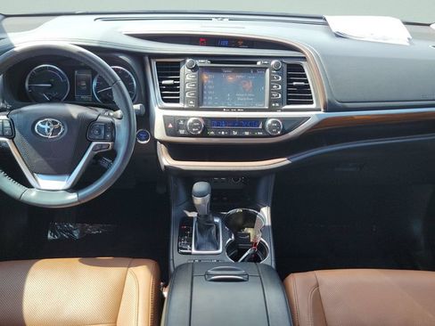 Used 2019 Toyota Highlander Limited Platinum AWD/4WD image 11