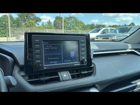 Used 2022 Toyota RAV4 LE image 18