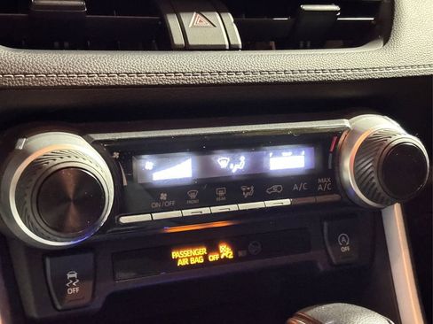 Used 2021 Toyota RAV4 LE image 28