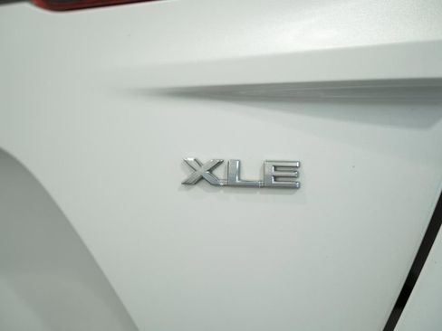 Used 2022 Toyota Prius Prime XLE FWD image 8