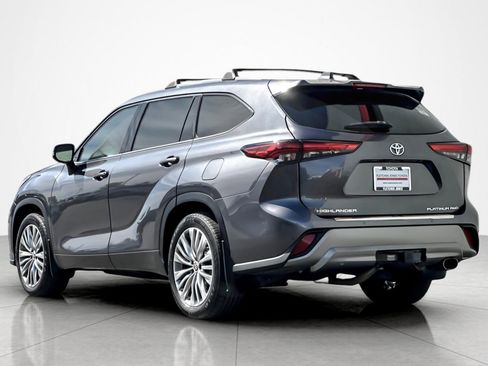 Used 2021 Toyota Highlander Platinum image 3