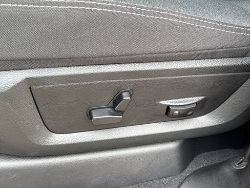 Used 2025 RAM 2500 Big Horn AWD/4WD image 19