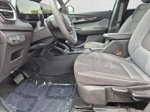 Used 2025 Chevrolet TrailBlazer LT AWD/4WD image 15