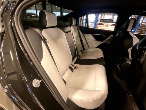 Used 2026 BMW M5 w/ Carbon Package image 18