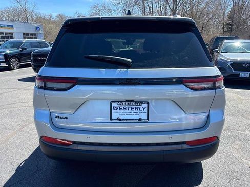 New 2026 Jeep Grand Cherokee Altitude image 3