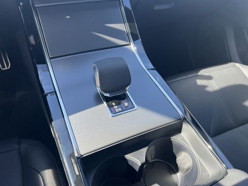 New 2025 Land Rover Range Rover Velar Dynamic SE image 14