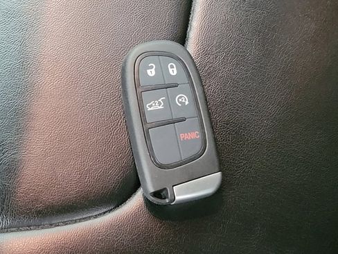 Used 2020 Jeep Cherokee Latitude Plus w/ Mopar Interior Package FWD image 32