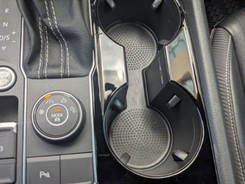 Used 2022 Volkswagen Atlas Cross Sport SEL R-Line image 29