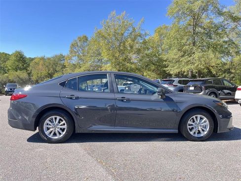 Used 2025 Toyota Camry LE image 7