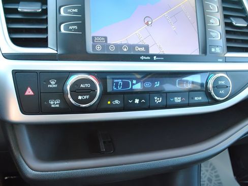 Used 2015 Toyota Highlander XLE AWD/4WD image 22