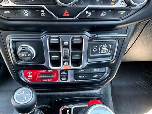 Used 2023 Jeep Wrangler Unlimited Rubicon AWD/4WD image 25