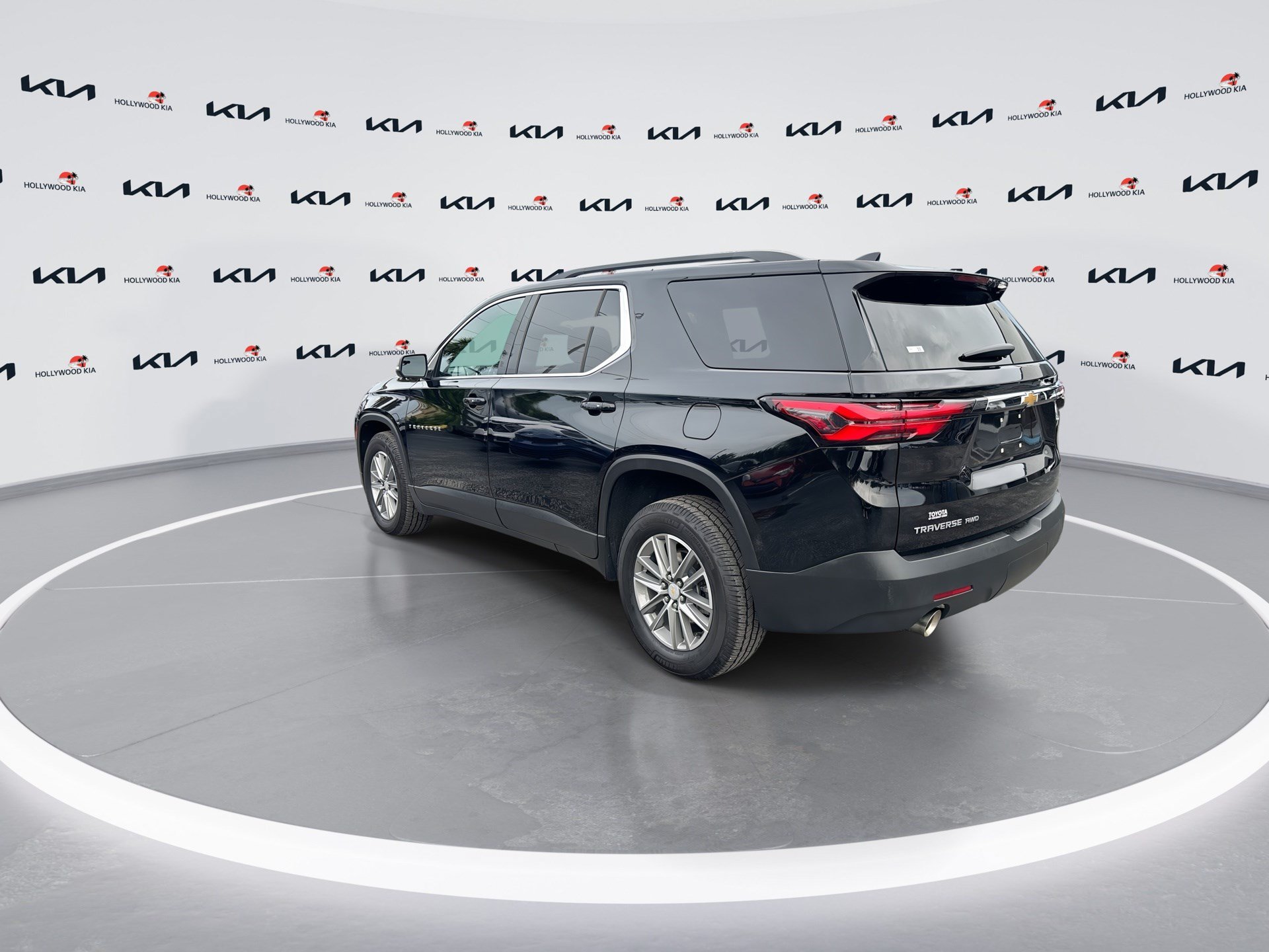 Used 2023 Chevrolet Traverse LT w/ LPO, Cargo Package AWD/4WD image 6