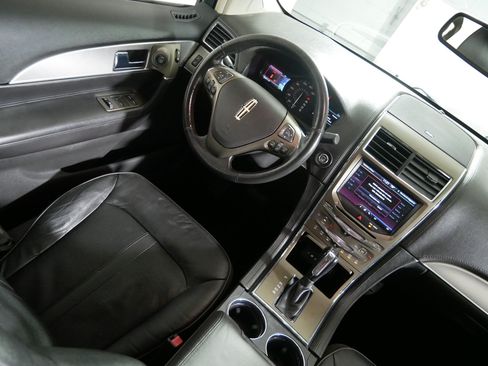 Used 2013 Lincoln MKX AWD image 9