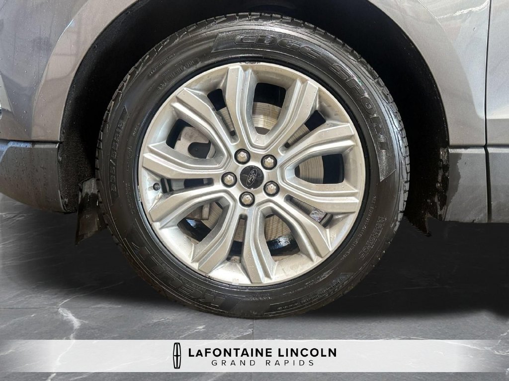 Used 2023 Ford Edge Titanium w/ Cold Weather Package AWD/4WD image 33
