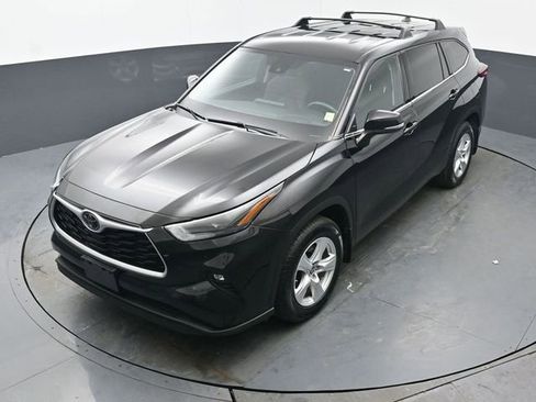 Certified 2022 Toyota Highlander LE image 37